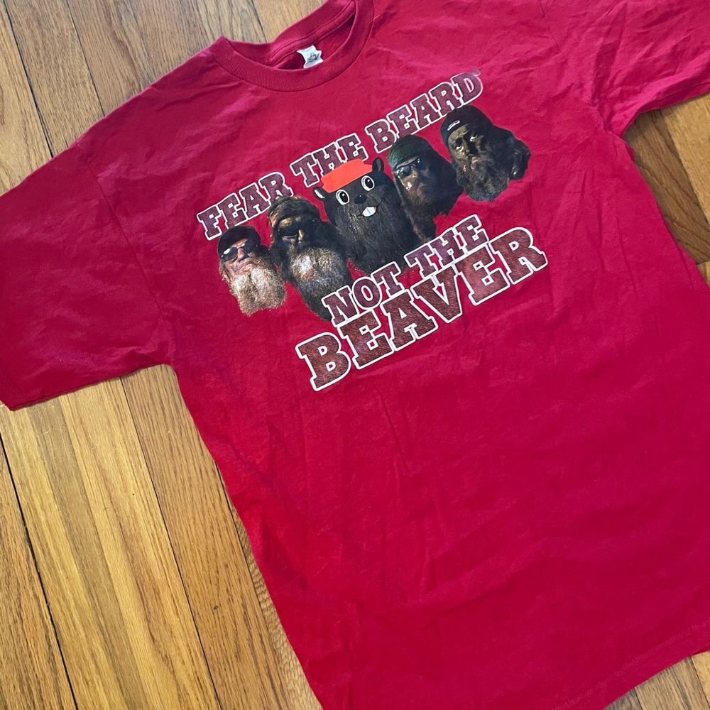 Buccees Shirt Mens SZ M Red “Fear the Beard Not the Beaver” Duck Commander